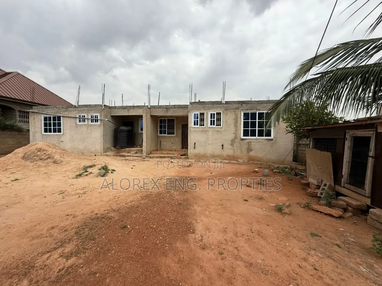 12bdrm Mansion in Oyibi $120,000, Valley View Area for sale