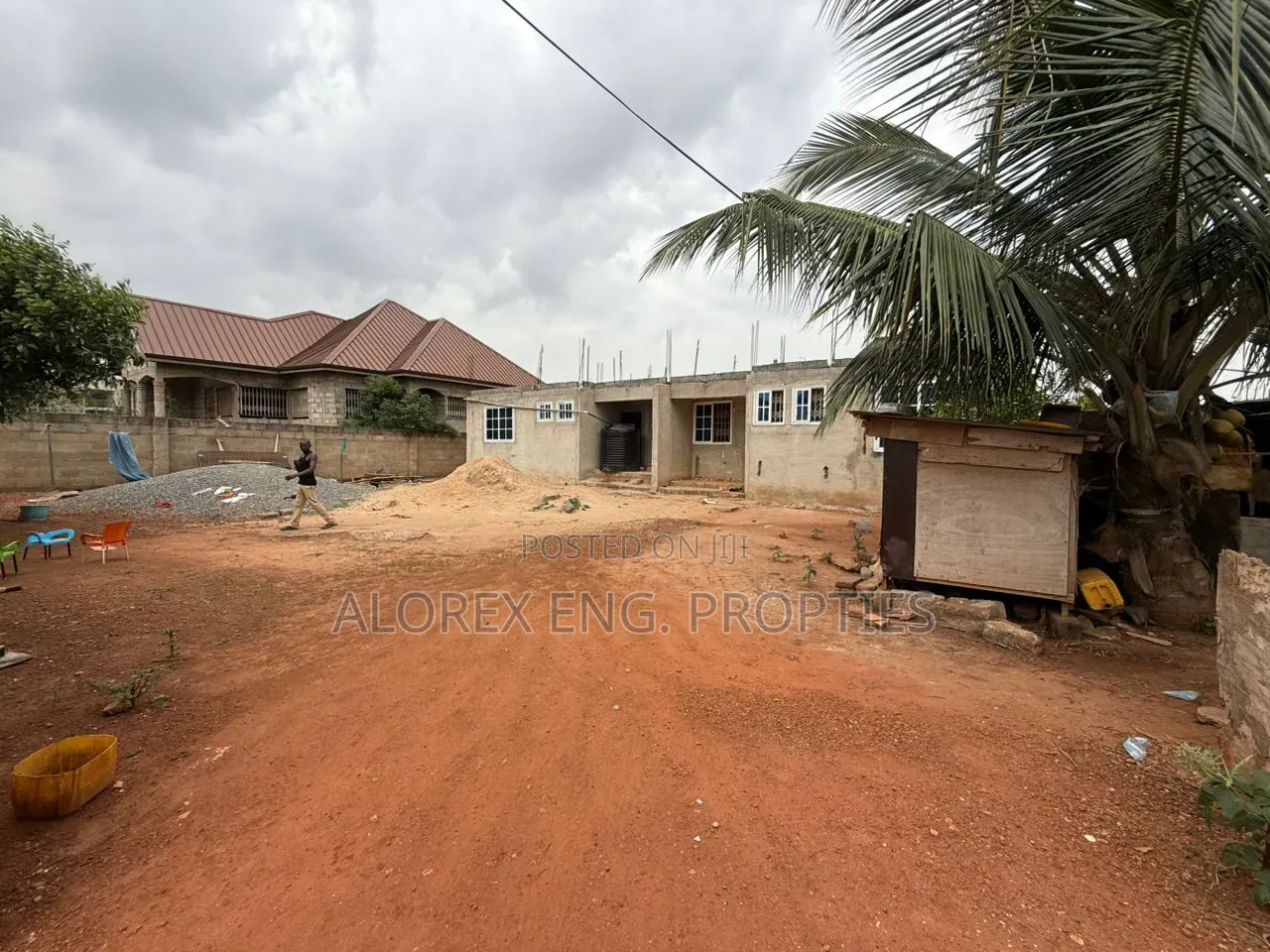 12bdrm Mansion in Oyibi $120,000, Valley View Area for sale