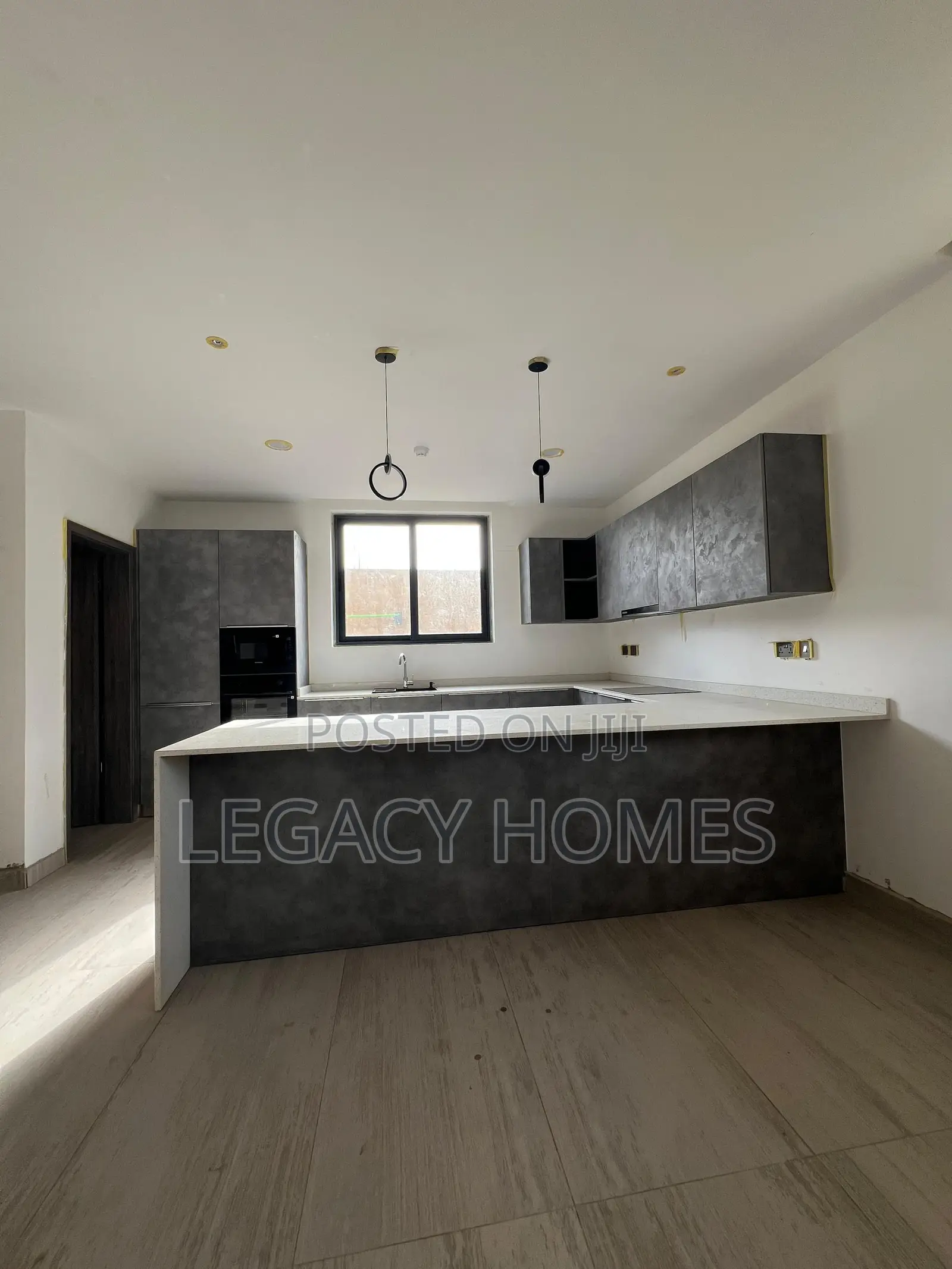 4bdrm Townhouse / Terrace in Adjiringanor, Ability for rent