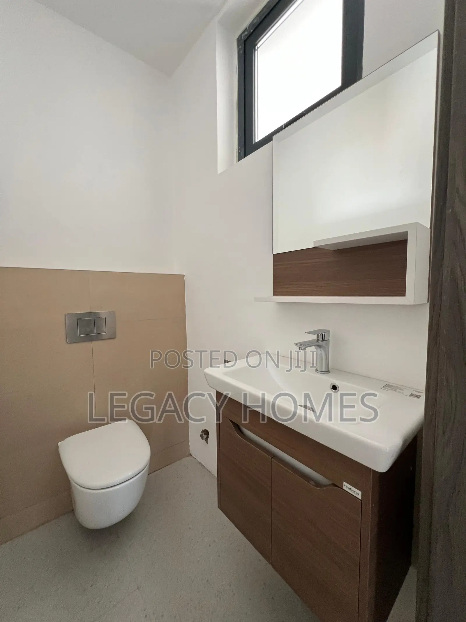 4bdrm Townhouse / Terrace in Adjiringanor, Ability for rent