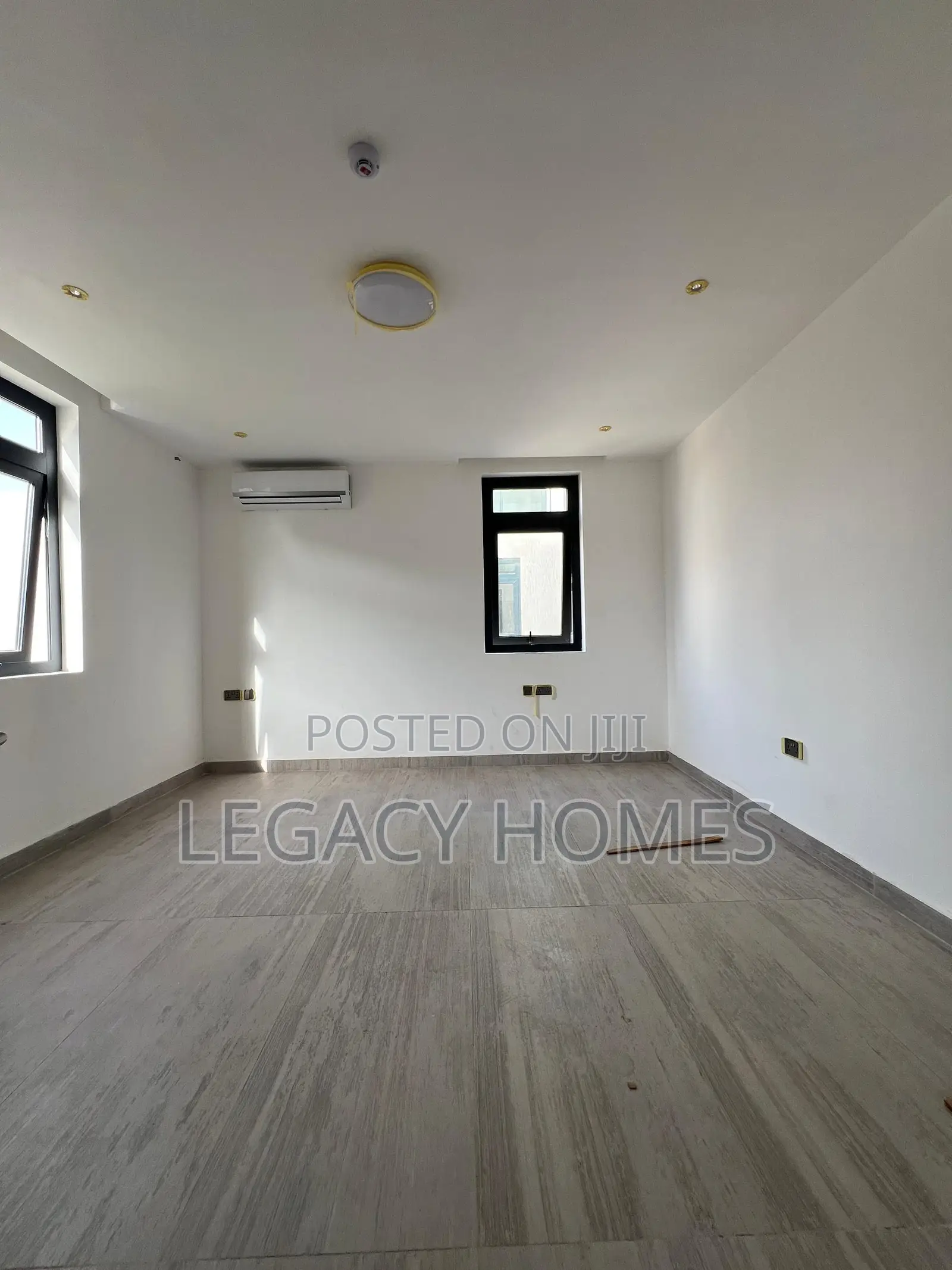 4bdrm Townhouse / Terrace in Adjiringanor, Ability for rent