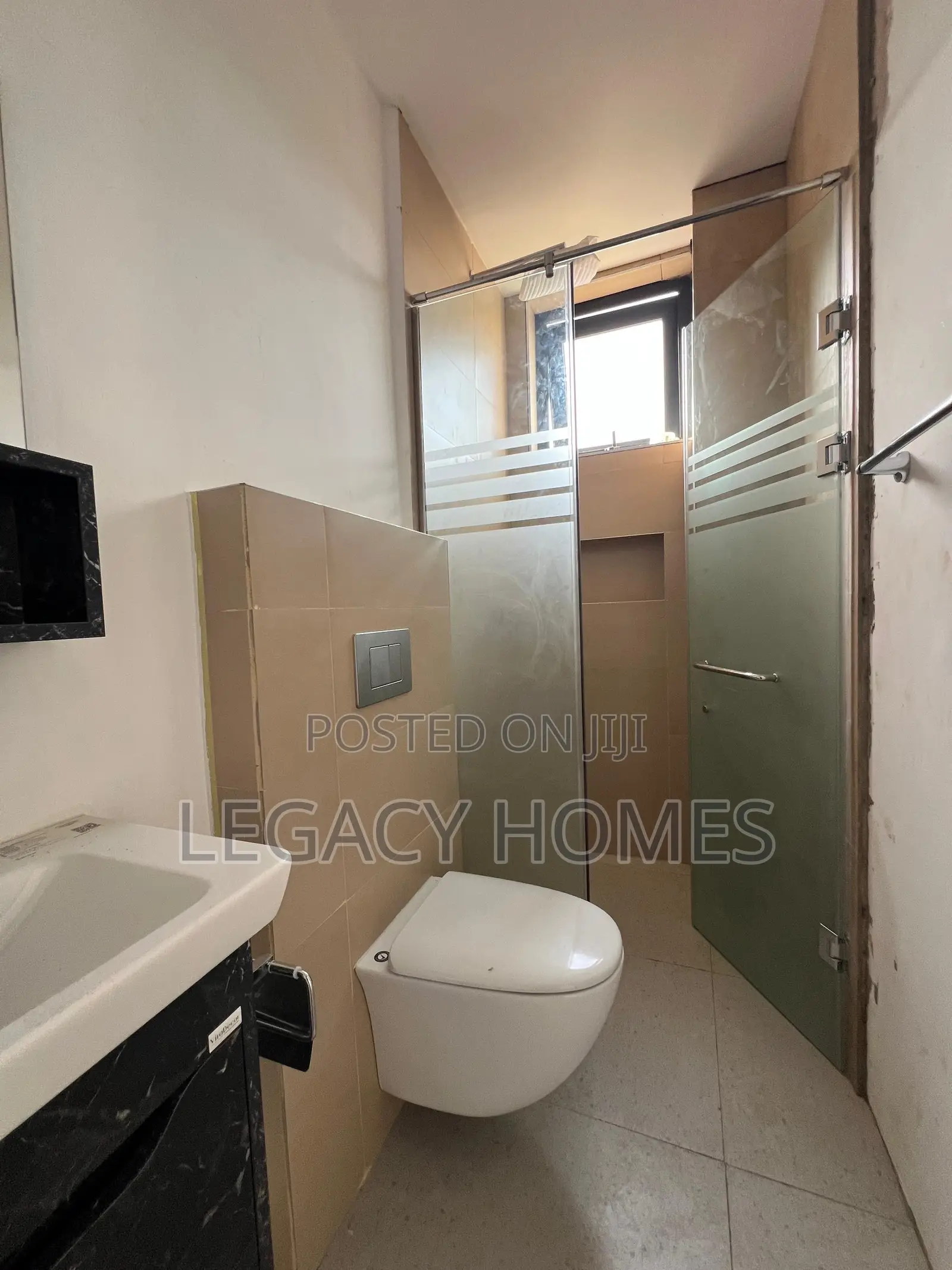 4bdrm Townhouse / Terrace in Adjiringanor, Ability for rent