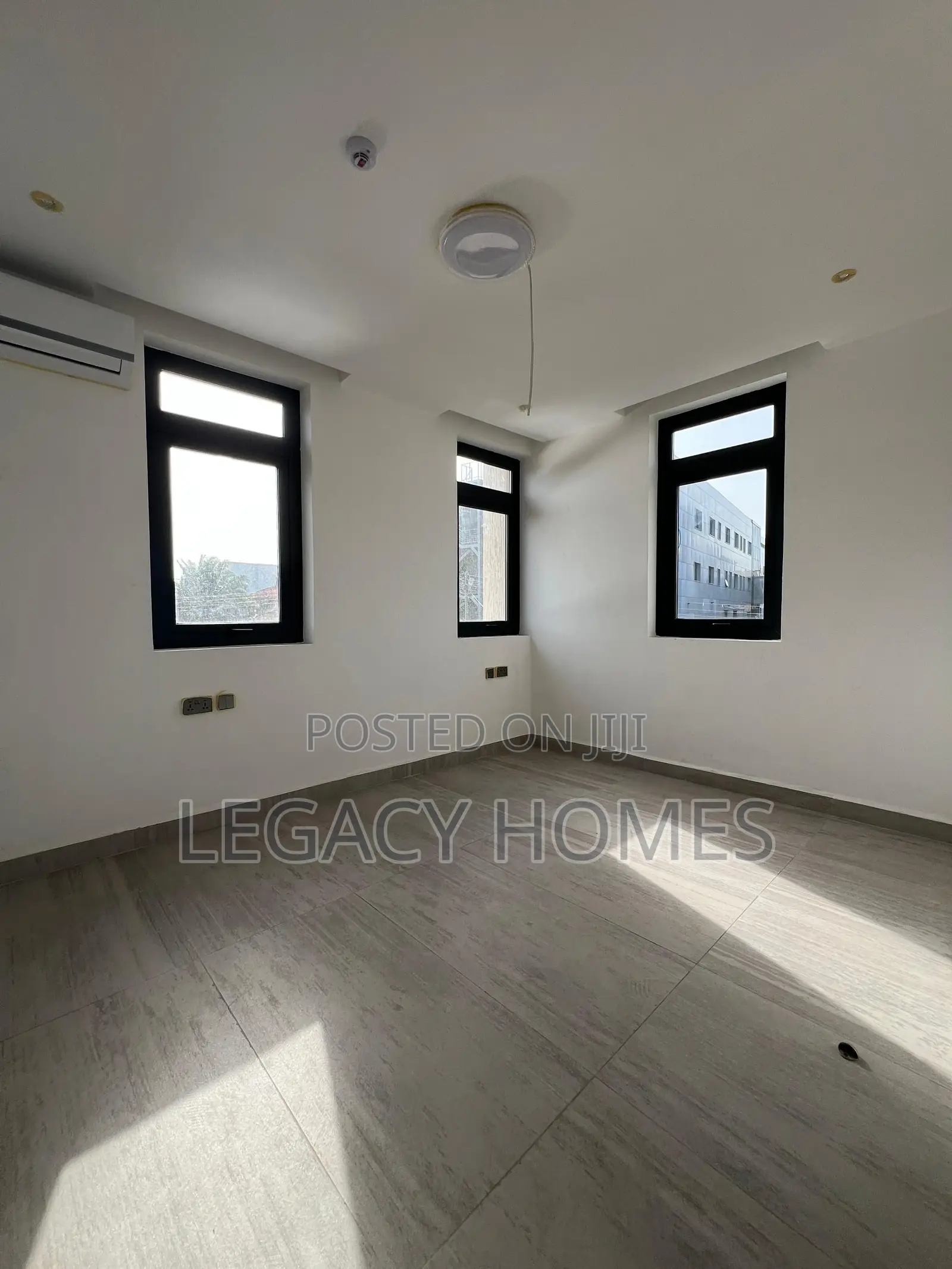 4bdrm Townhouse / Terrace in Adjiringanor, Ability for rent
