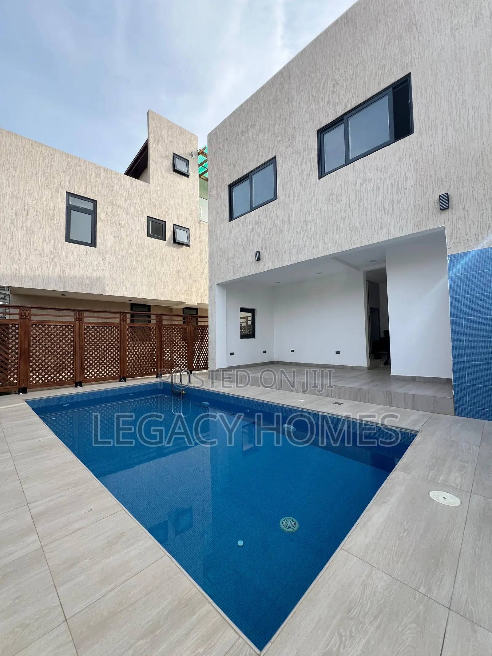 4bdrm Townhouse / Terrace in Adjiringanor, Ability for rent