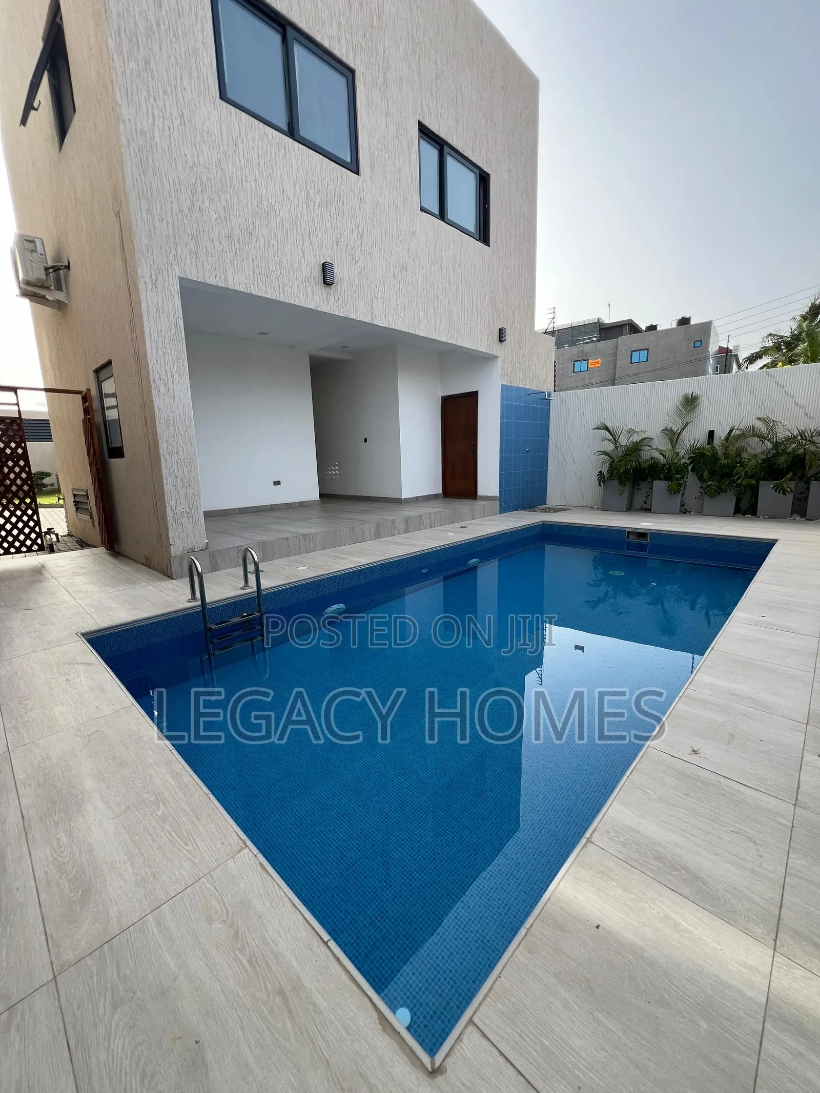 4bdrm Townhouse / Terrace in Adjiringanor, Ability for rent
