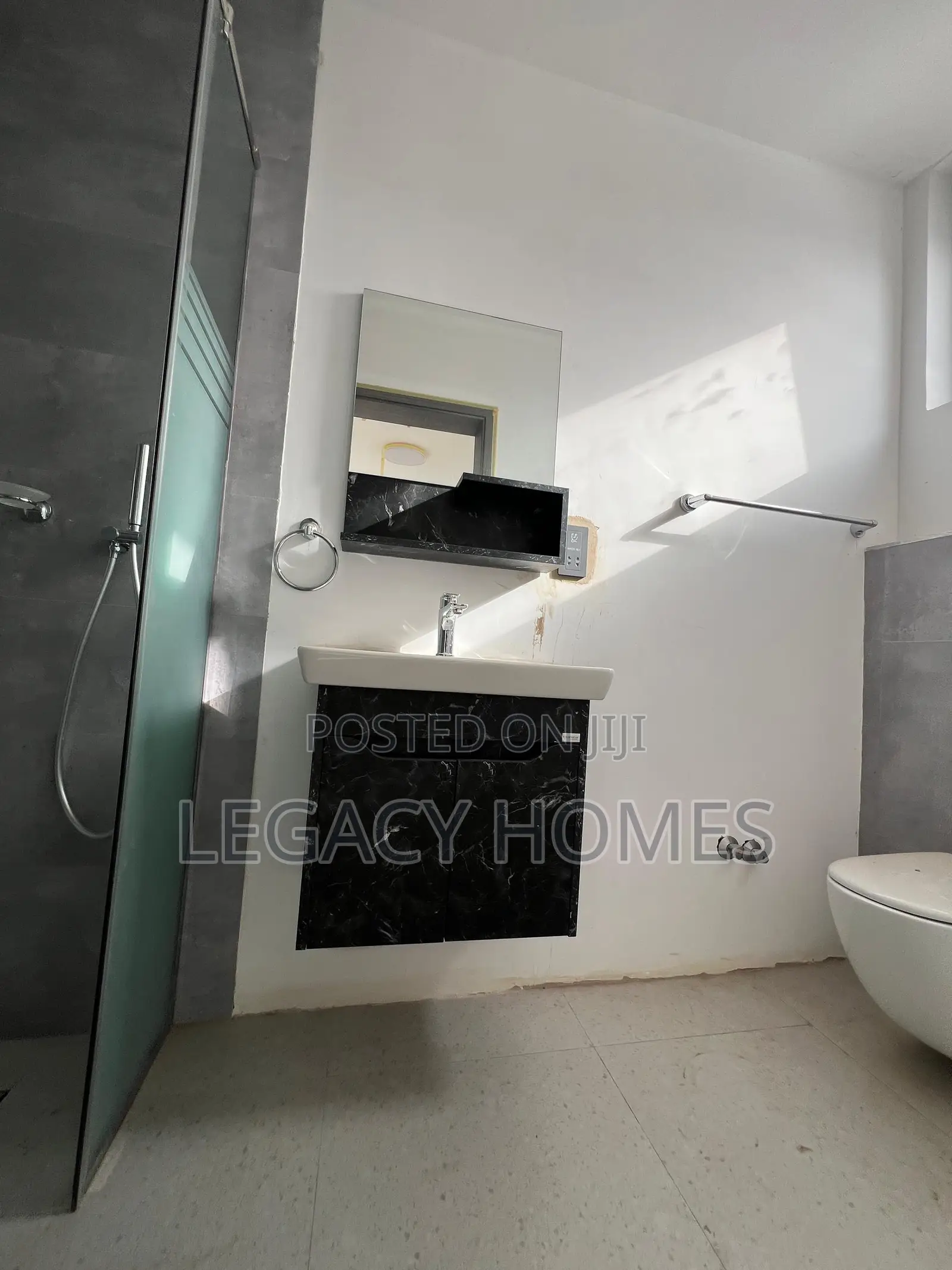 4bdrm Townhouse / Terrace in Adjiringanor, Ability for rent