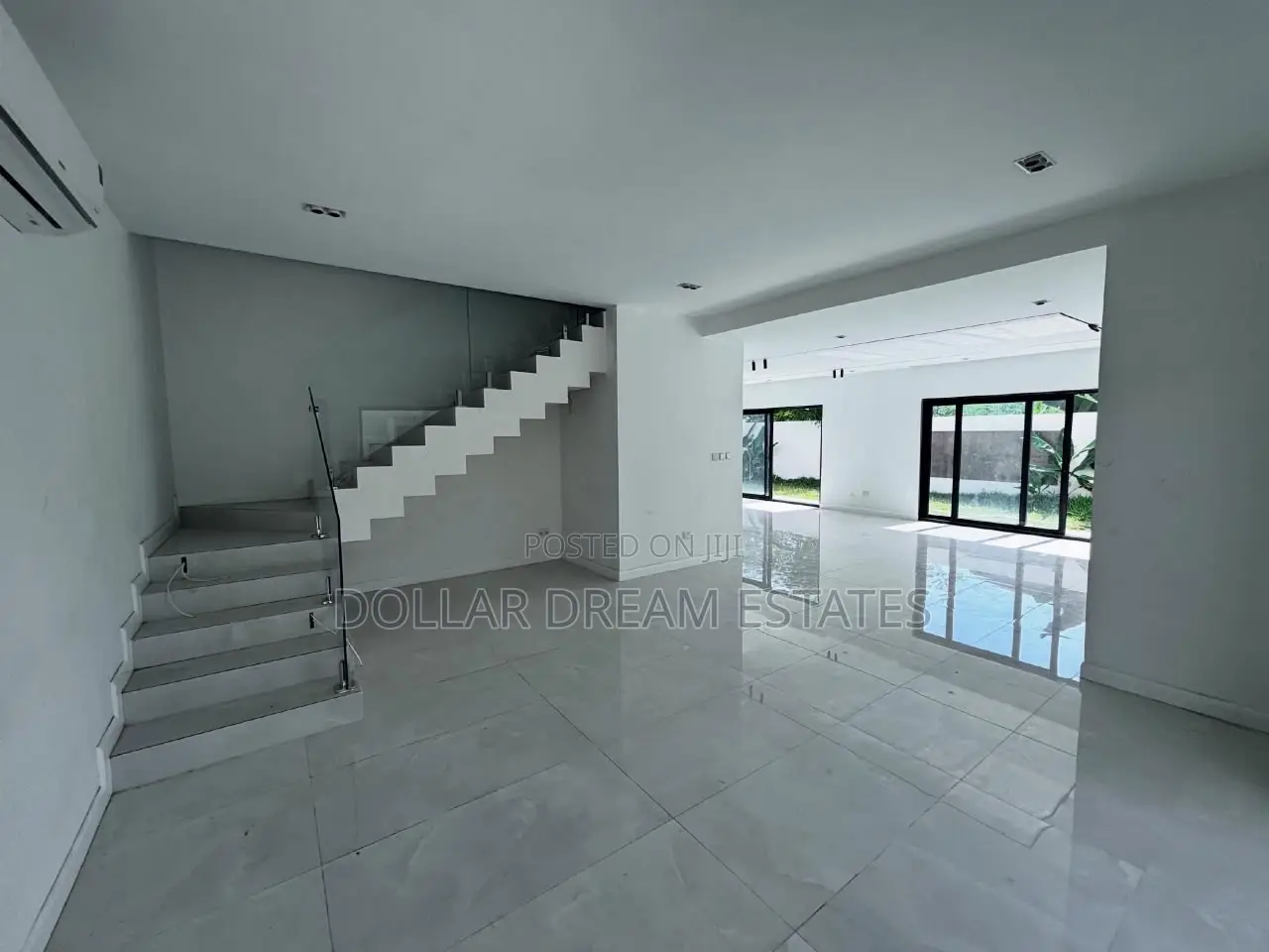 4bdrm Townhouse/Terrace in Cantonments for sale