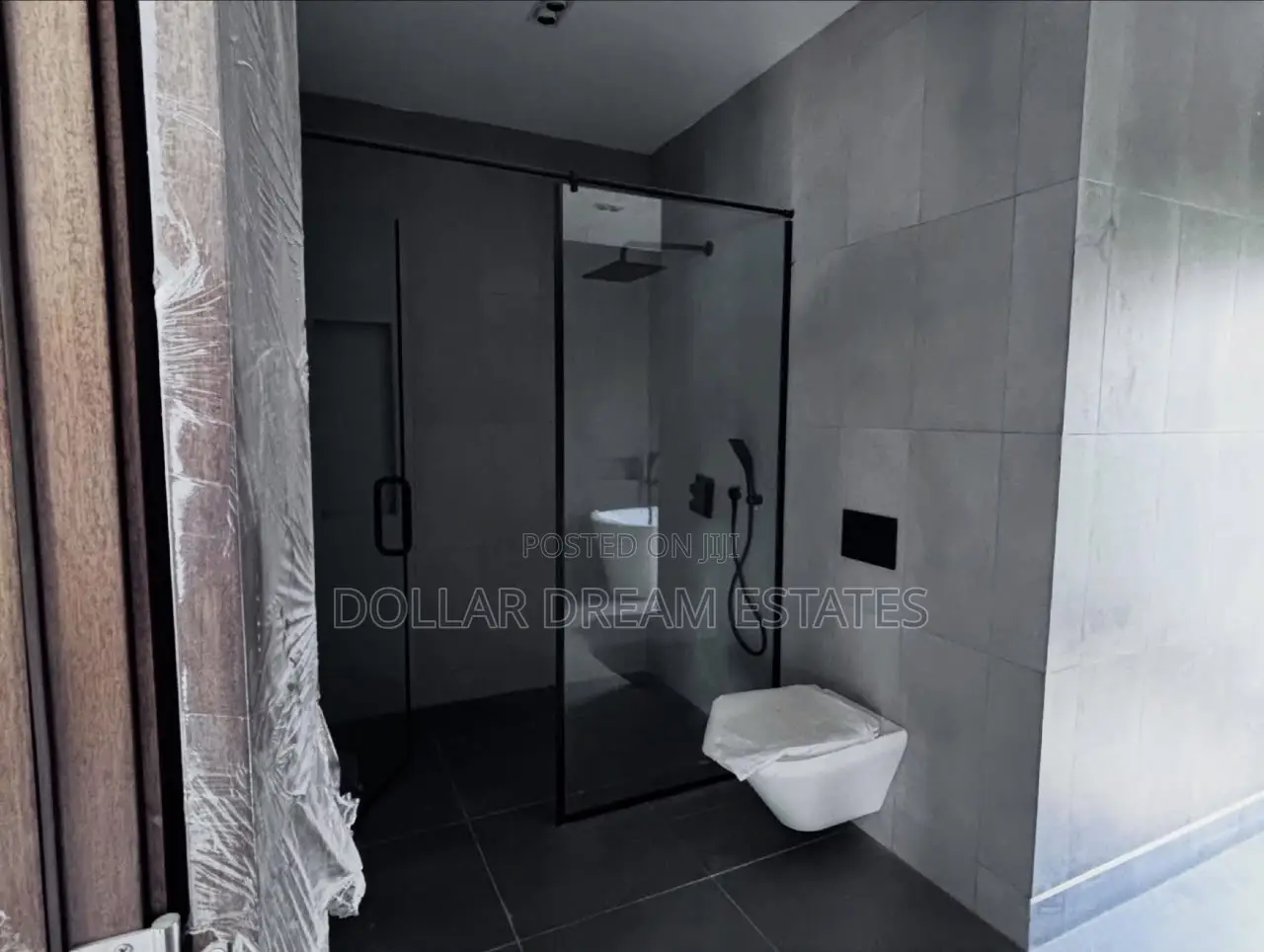 4bdrm Townhouse/Terrace in Cantonments for sale