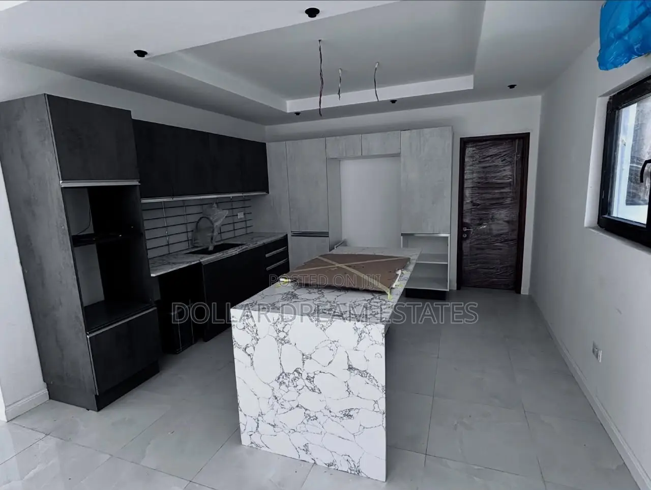 4bdrm Townhouse/Terrace in Cantonments for sale