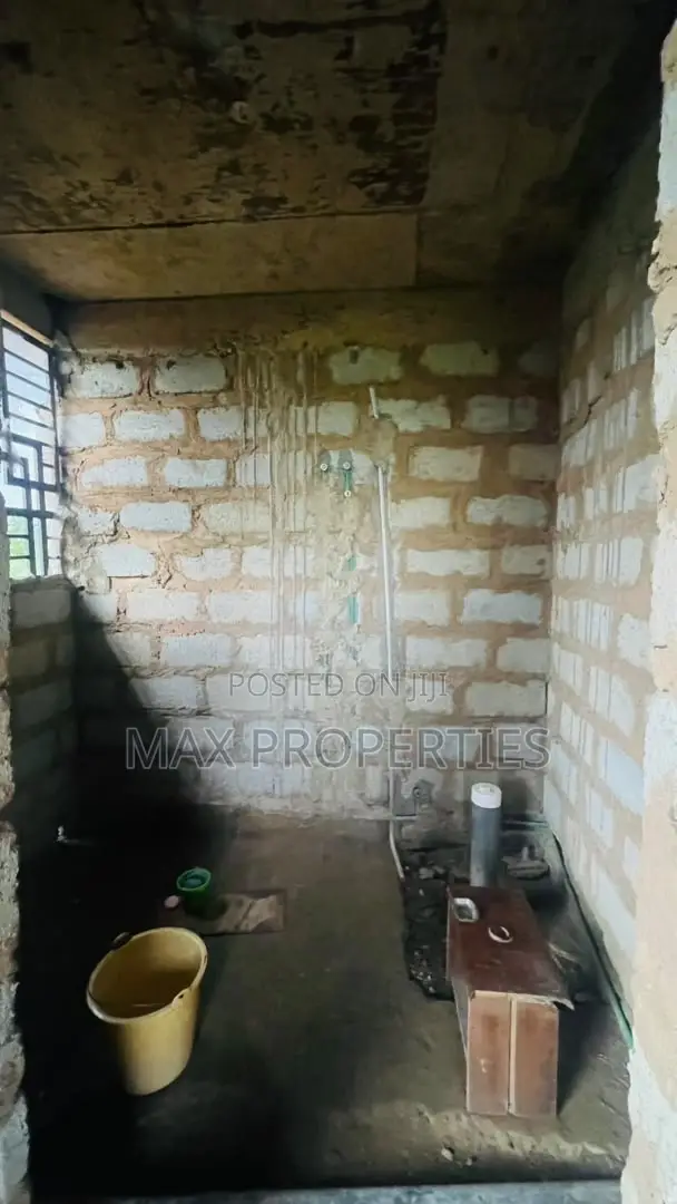 9bdrm House in Amasaman for sale