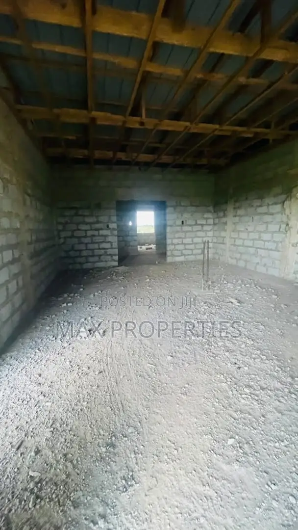 9bdrm House in Amasaman for sale