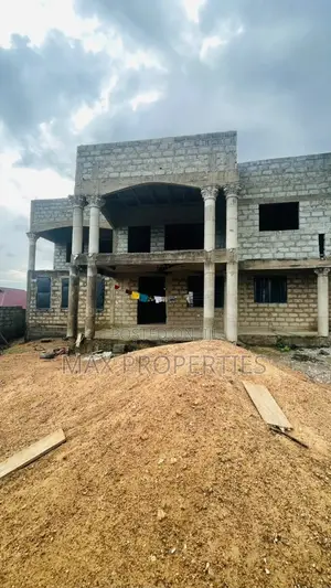 9bdrm House in Amasaman for sale