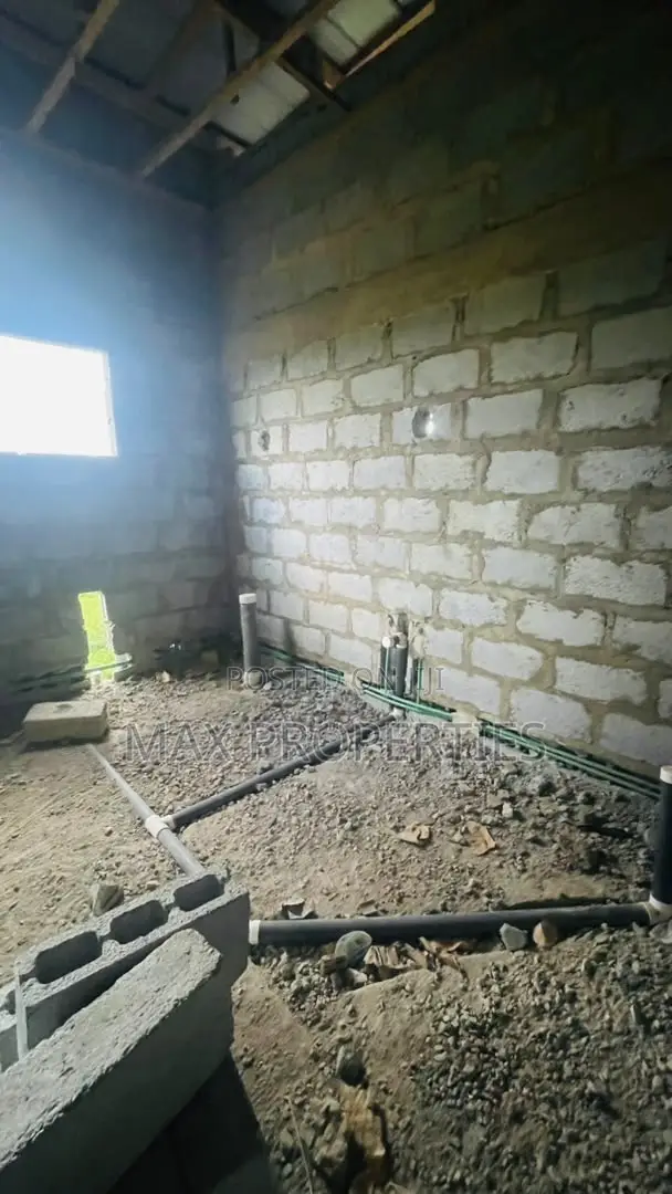 9bdrm House in Amasaman for sale
