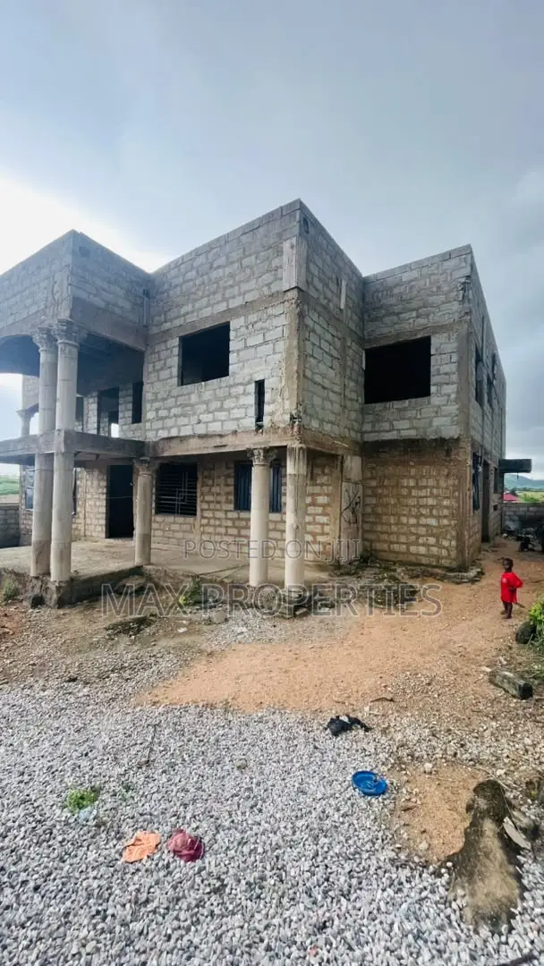 9bdrm House in Amasaman for sale