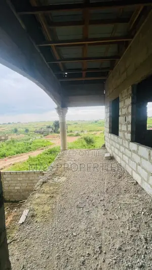9bdrm House in Amasaman for sale