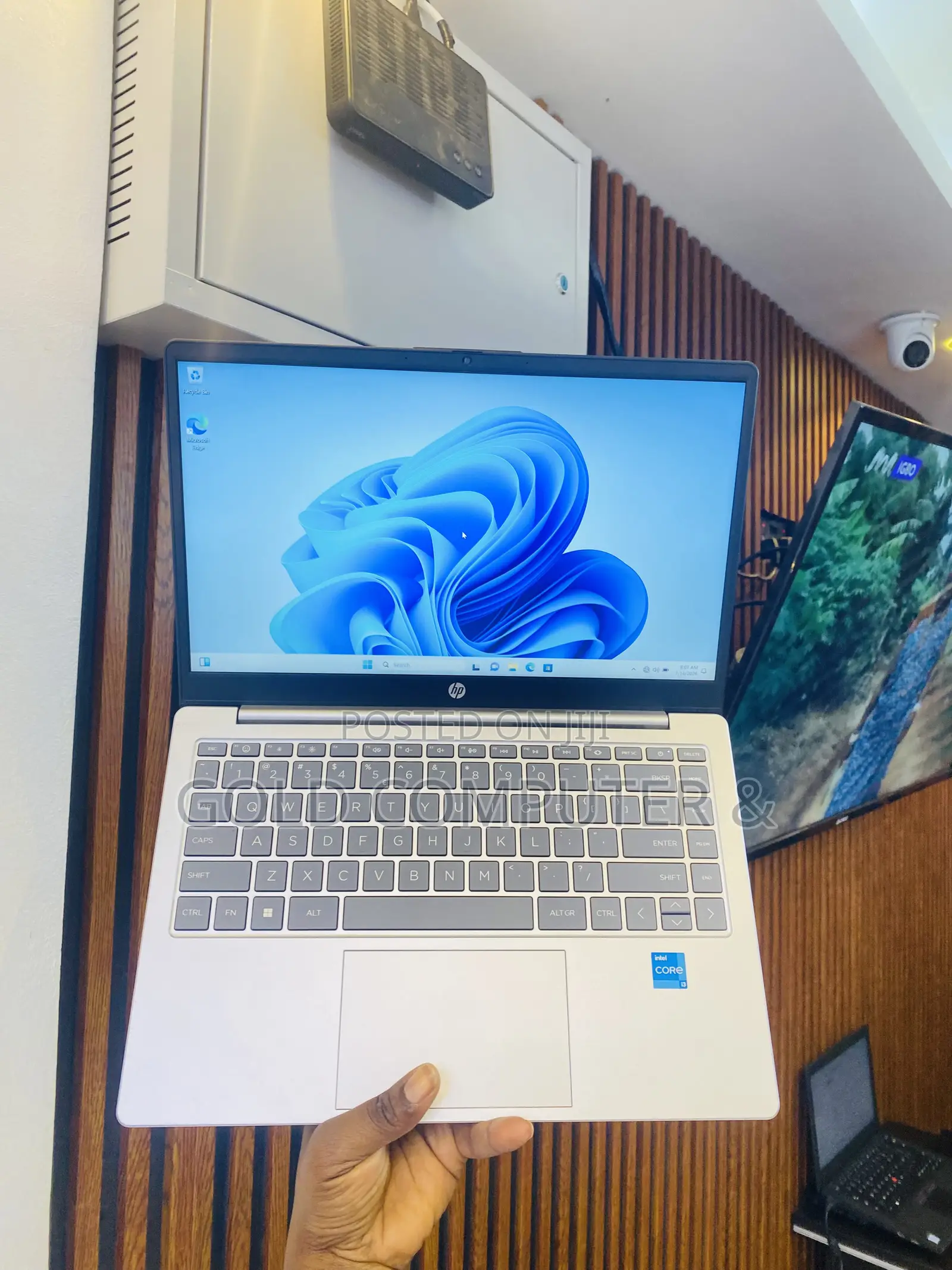 Laptop HP 14-ep0063 4GB Intel Core i3 SSD 512GB
