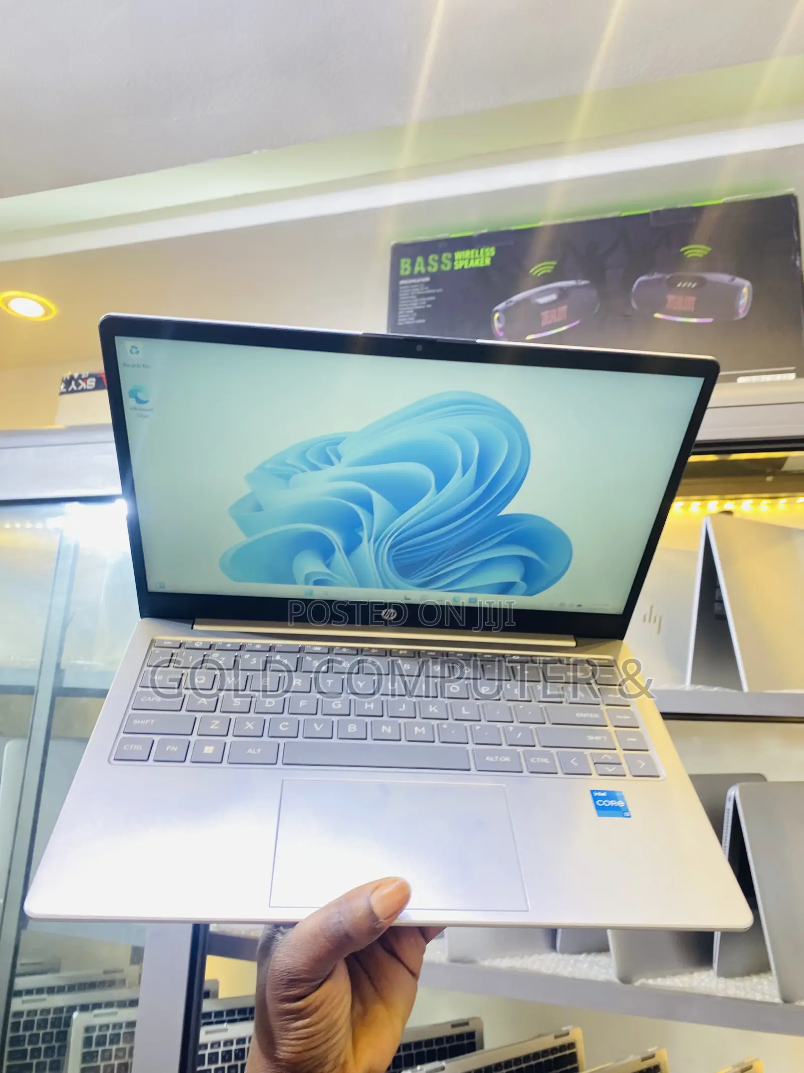 Laptop HP 14-ep0063 4GB Intel Core i3 SSD 512GB