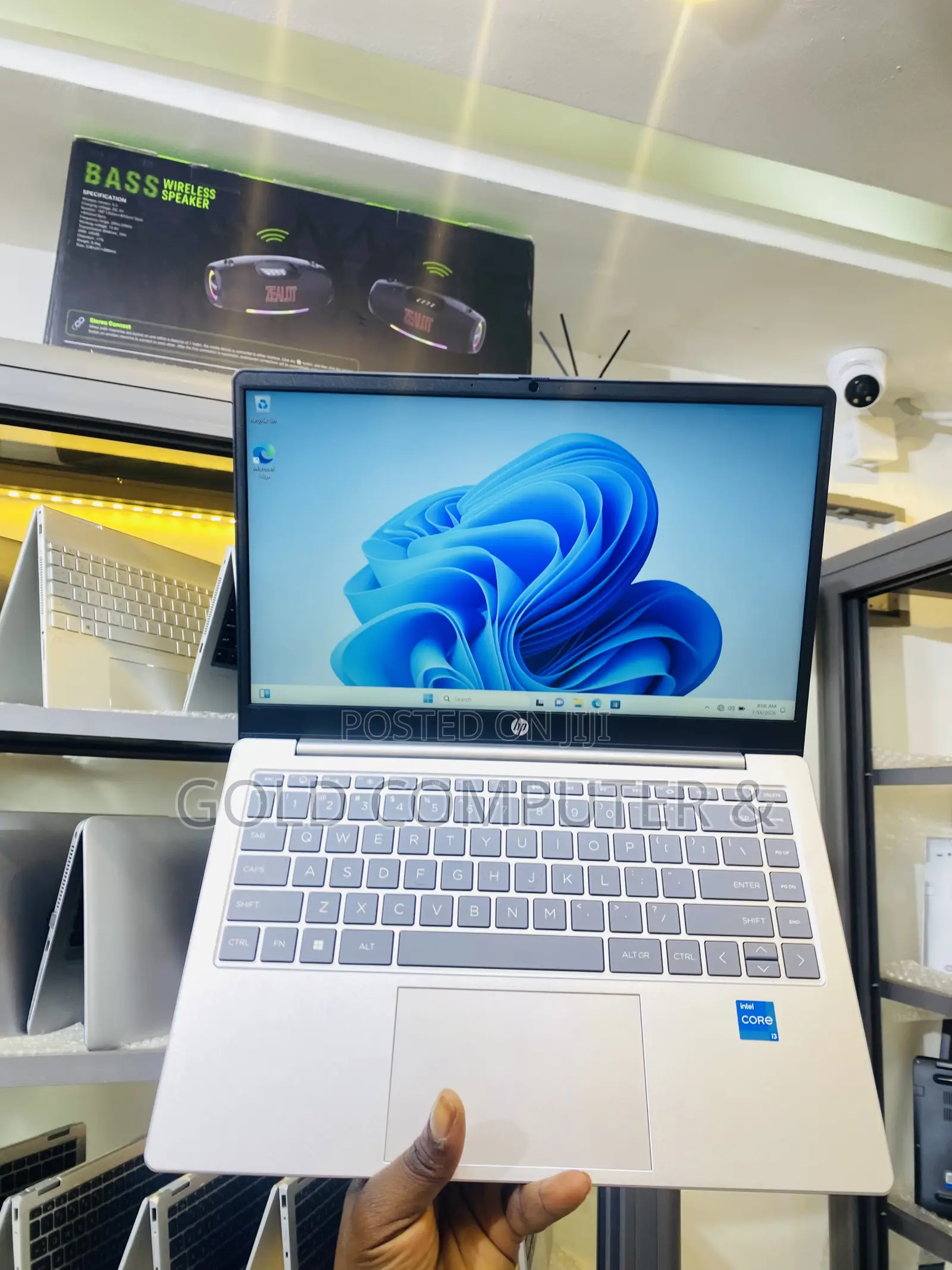 Laptop HP 14-ep0063 4GB Intel Core i3 SSD 512GB