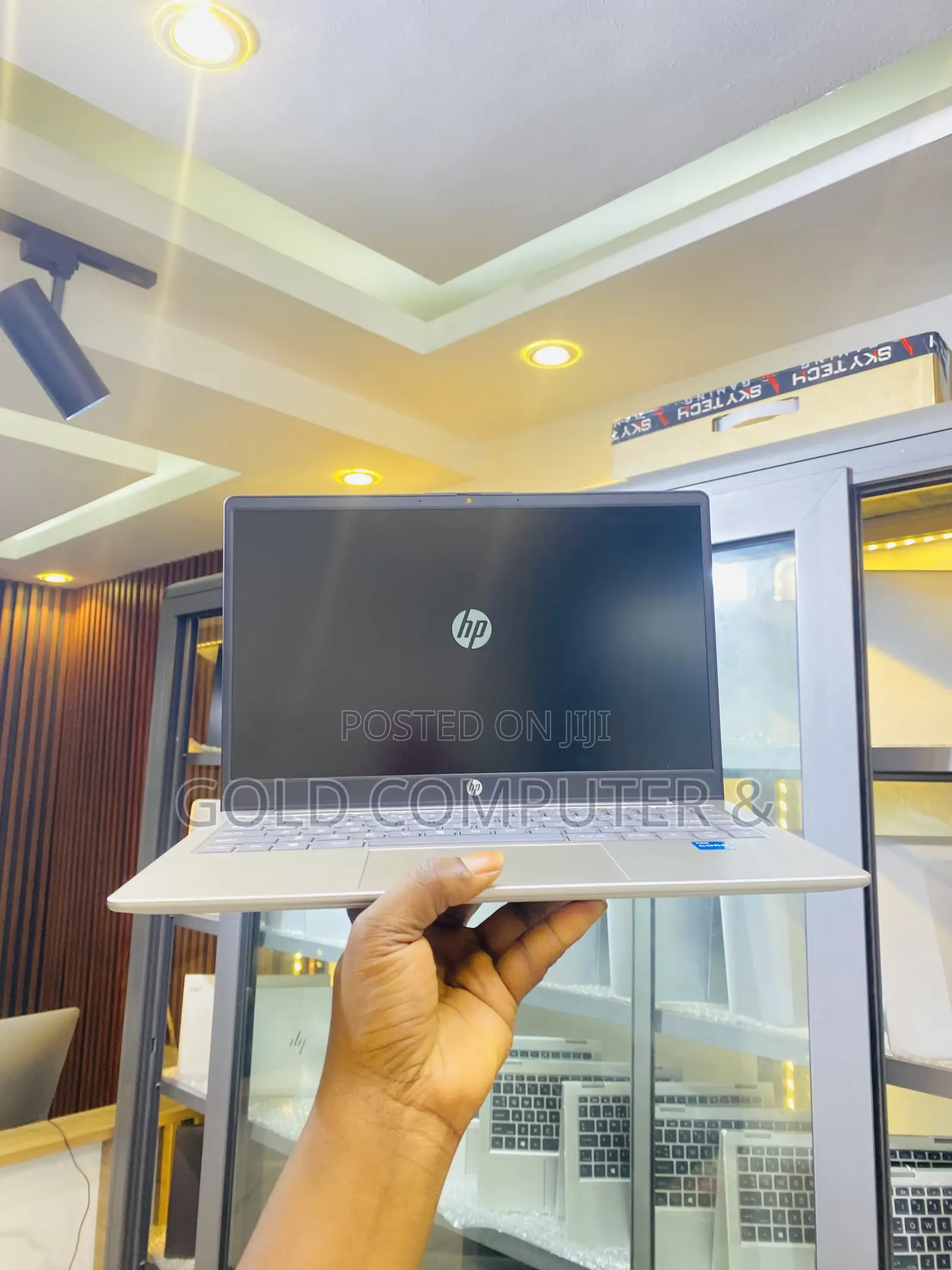 Laptop HP 14-ep0063 4GB Intel Core i3 SSD 512GB
