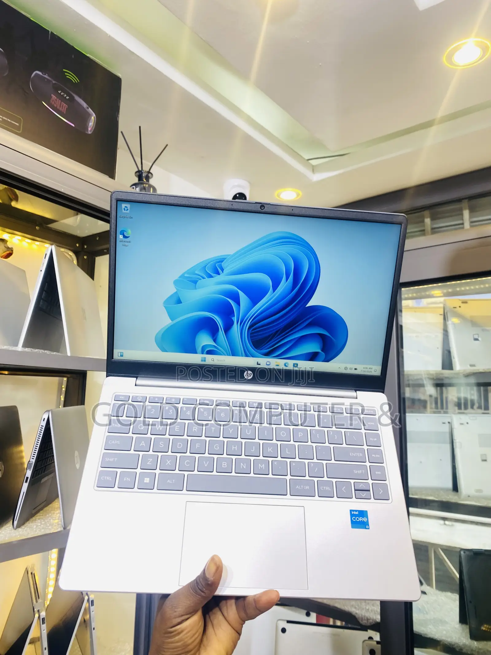 Laptop HP 14-ep0063 4GB Intel Core i3 SSD 512GB