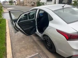 Hyundai Accent SE 2018 Silver