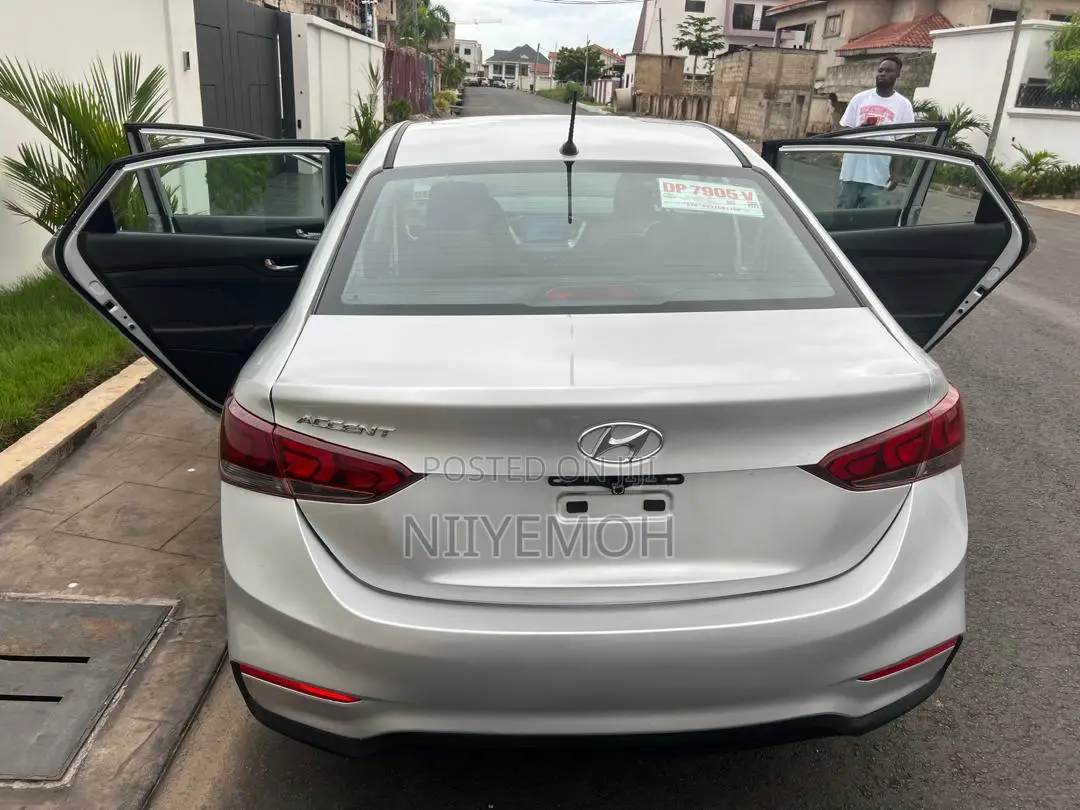 Hyundai Accent SE 2018 Silver