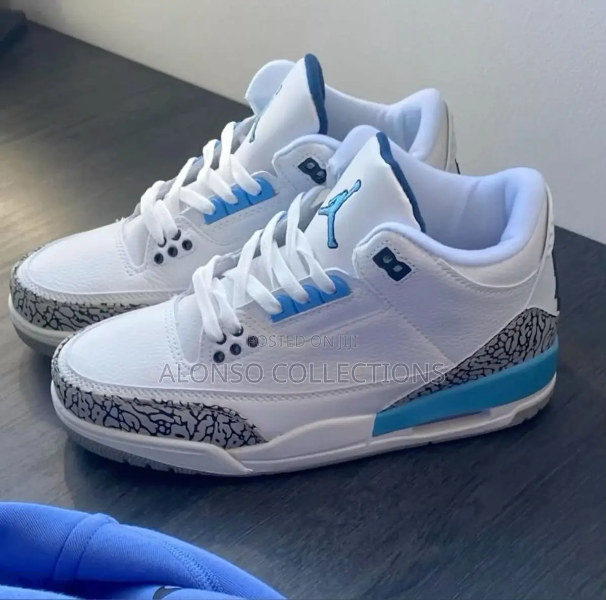 JORDAN 3 Retro University Blue
