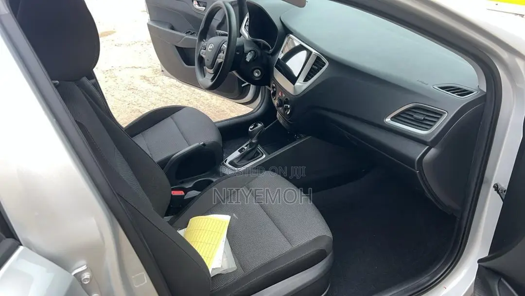 Hyundai Accent SE 2018 Silver