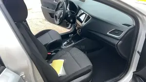 Hyundai Accent SE 2018 Silver