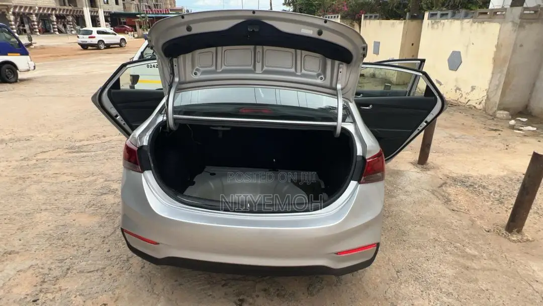 Hyundai Accent SE 2018 Silver
