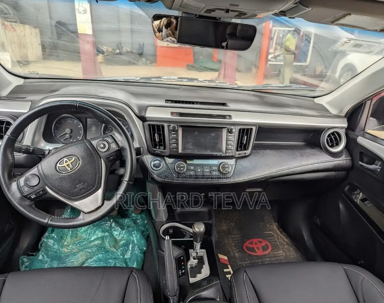 Toyota RAV4 Limited 4dr SUV (2.5L 4cyl 6A) 2015 Silver