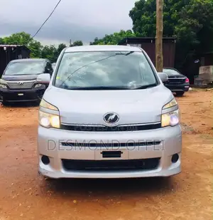 Toyota Voxy 2012 Silver