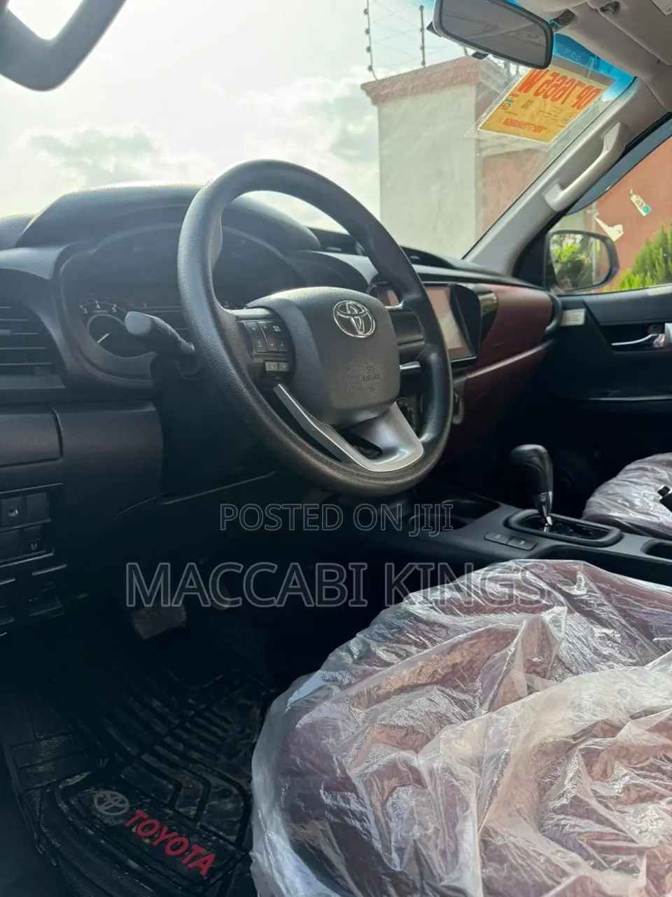 Toyota Hilux 2025 White