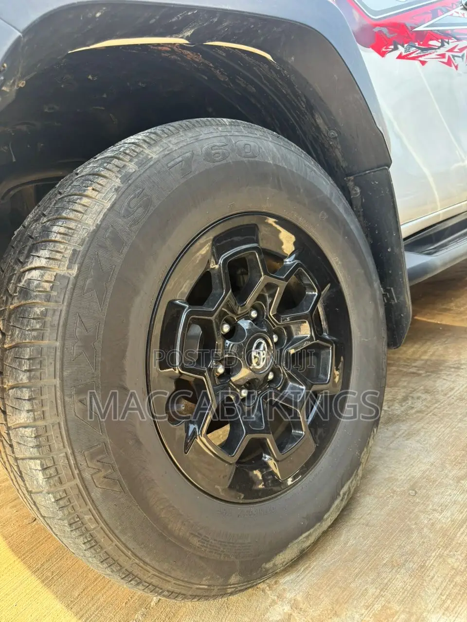Toyota Hilux 2025 White