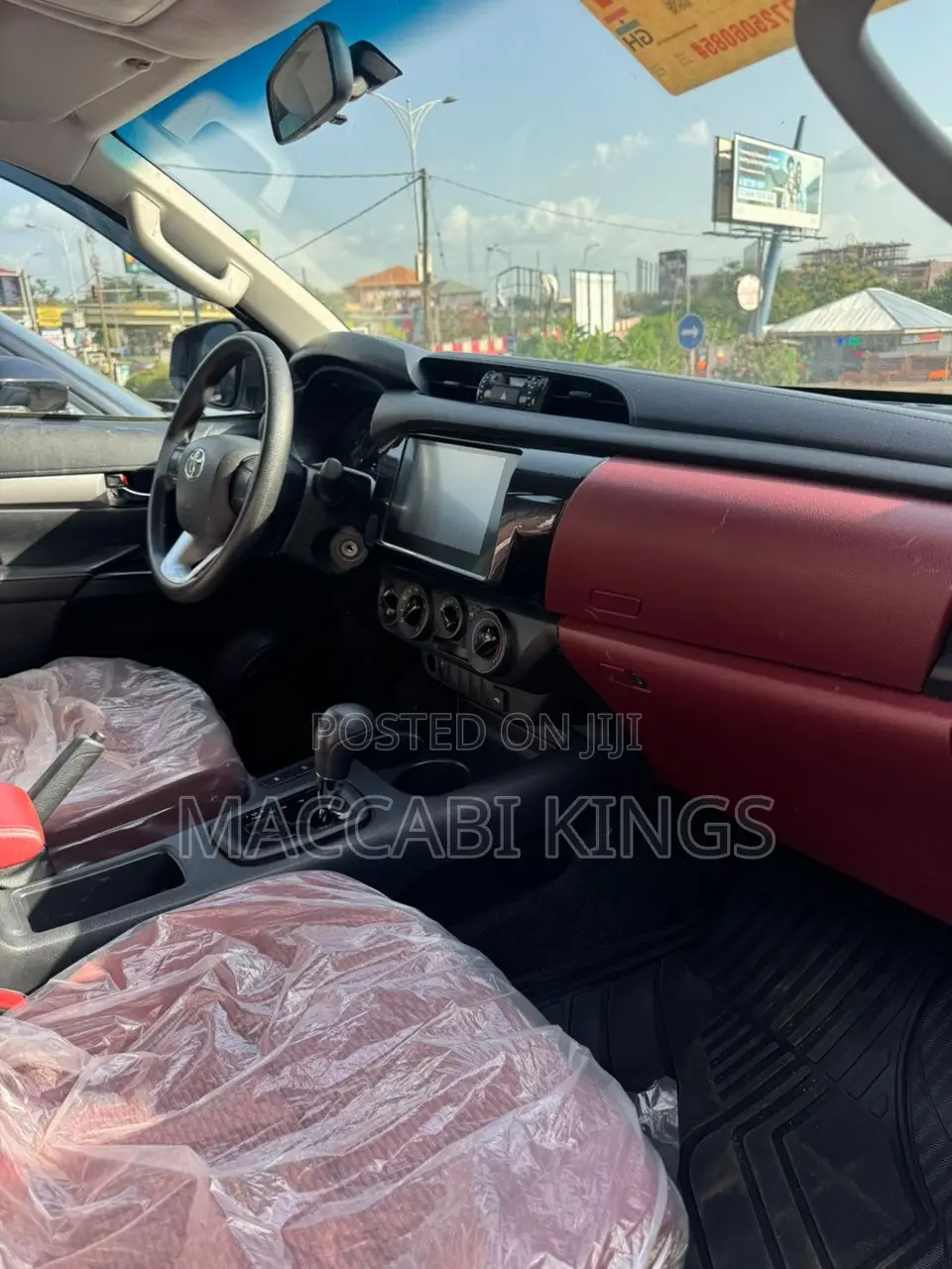 Toyota Hilux 2025 White