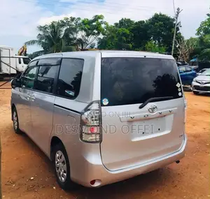 Toyota Voxy 2012 Silver