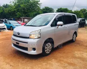 Toyota Voxy 2012 Silver