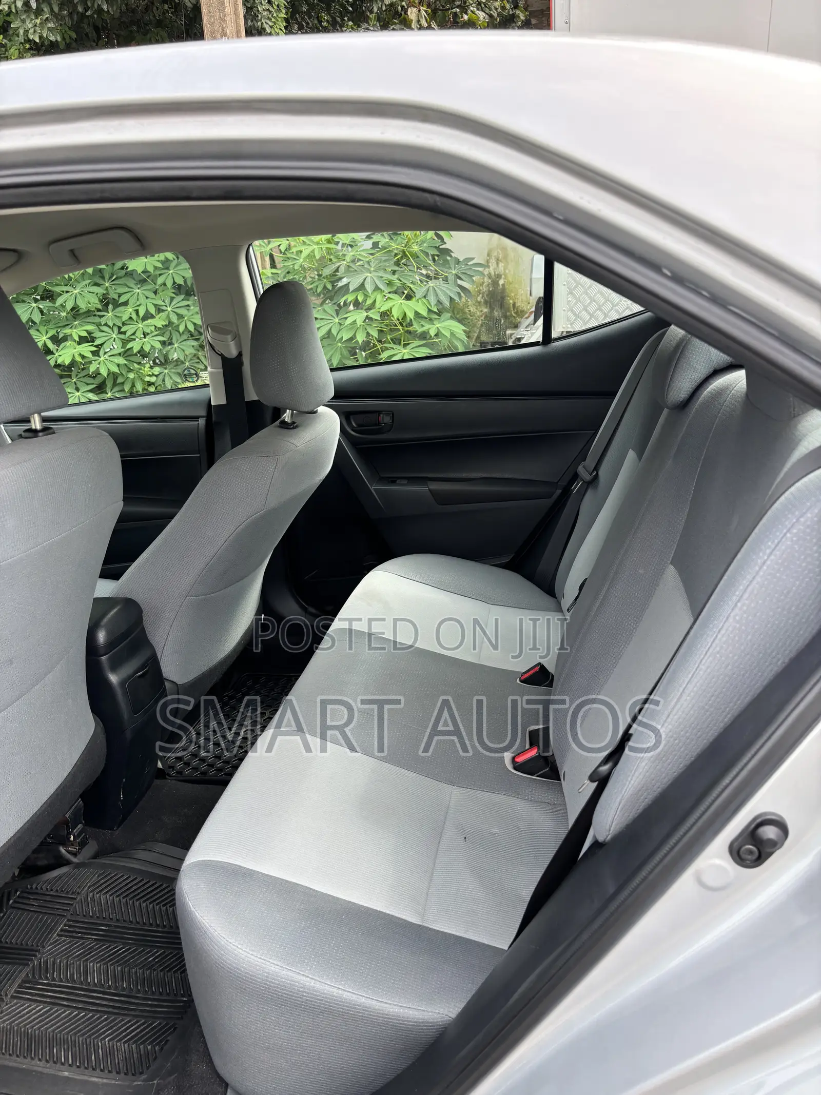 Toyota Corolla LE 4dr Sedan (1.8L 4cyl CVT) 2017 Silver