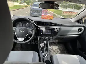 Toyota Corolla LE 4dr Sedan (1.8L 4cyl CVT) 2017 Silver