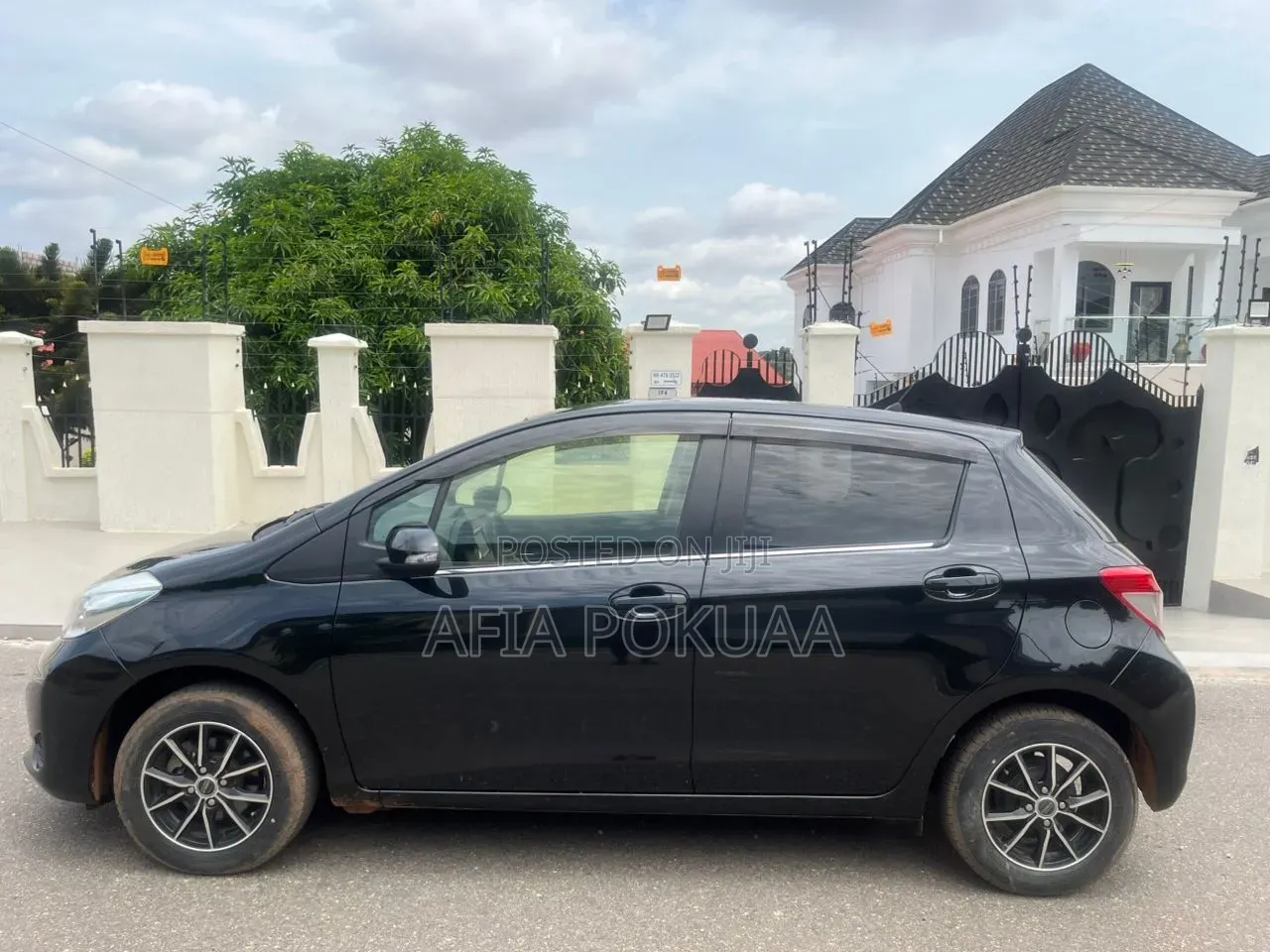 Toyota Vitz 2013 Black