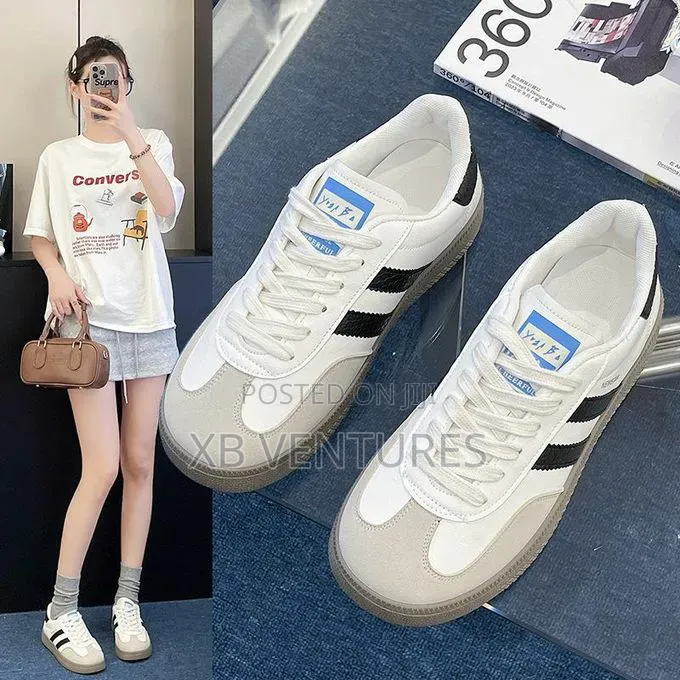 Women's Lace-Up Skate Retro Fashion Sneakers - White/Black