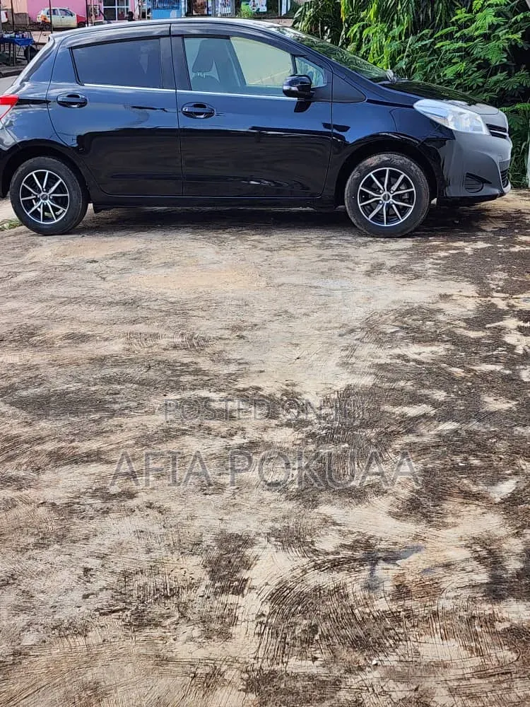 Toyota Vitz 2013 Black