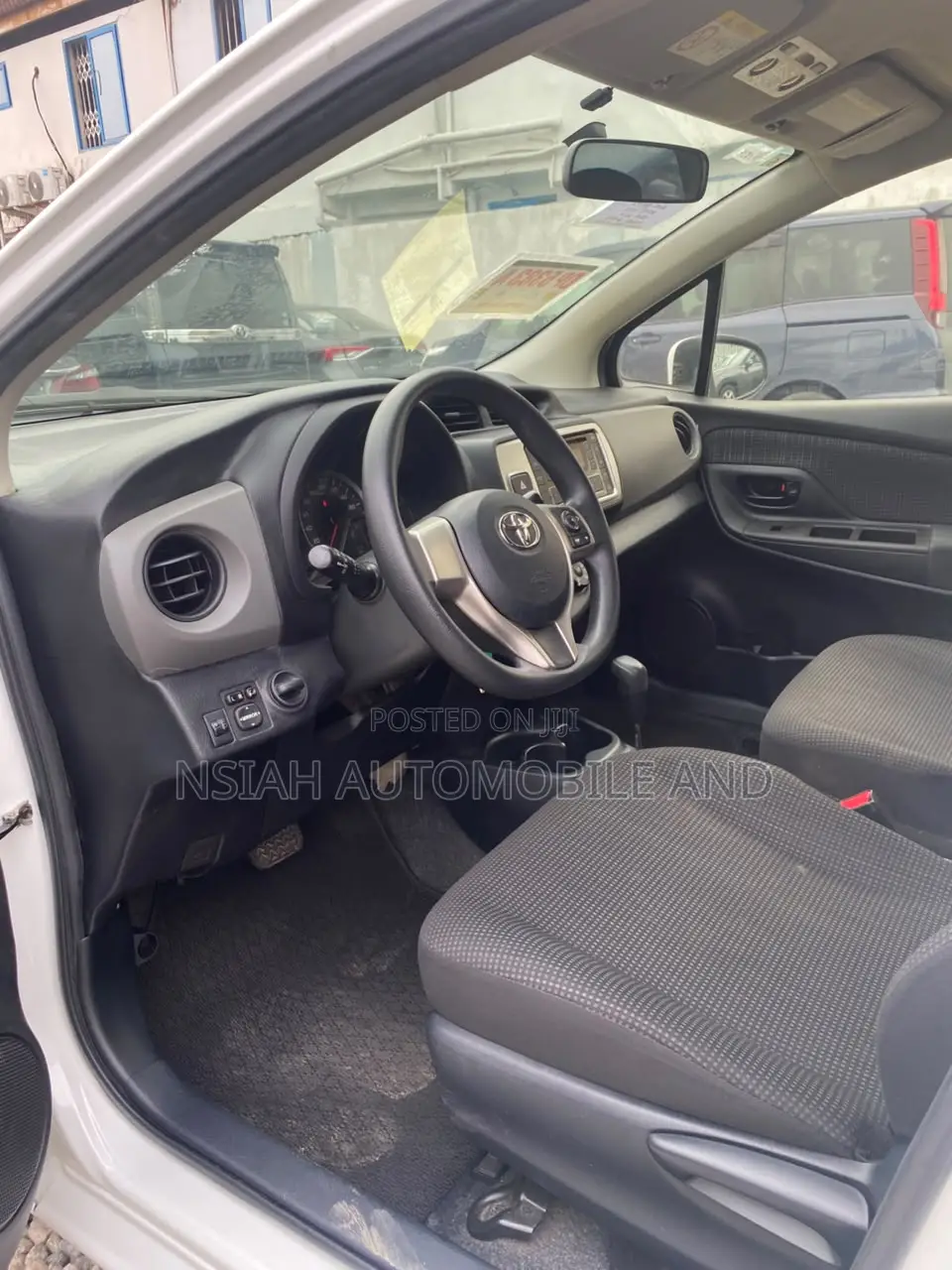 Toyota Vitz 2014 White