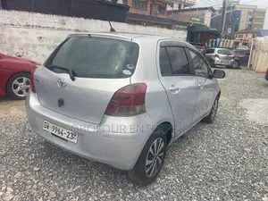 Toyota Vitz 1.5 FWD 5dr 2010 Silver