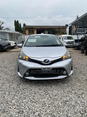 Toyota Vitz 2014 Silver