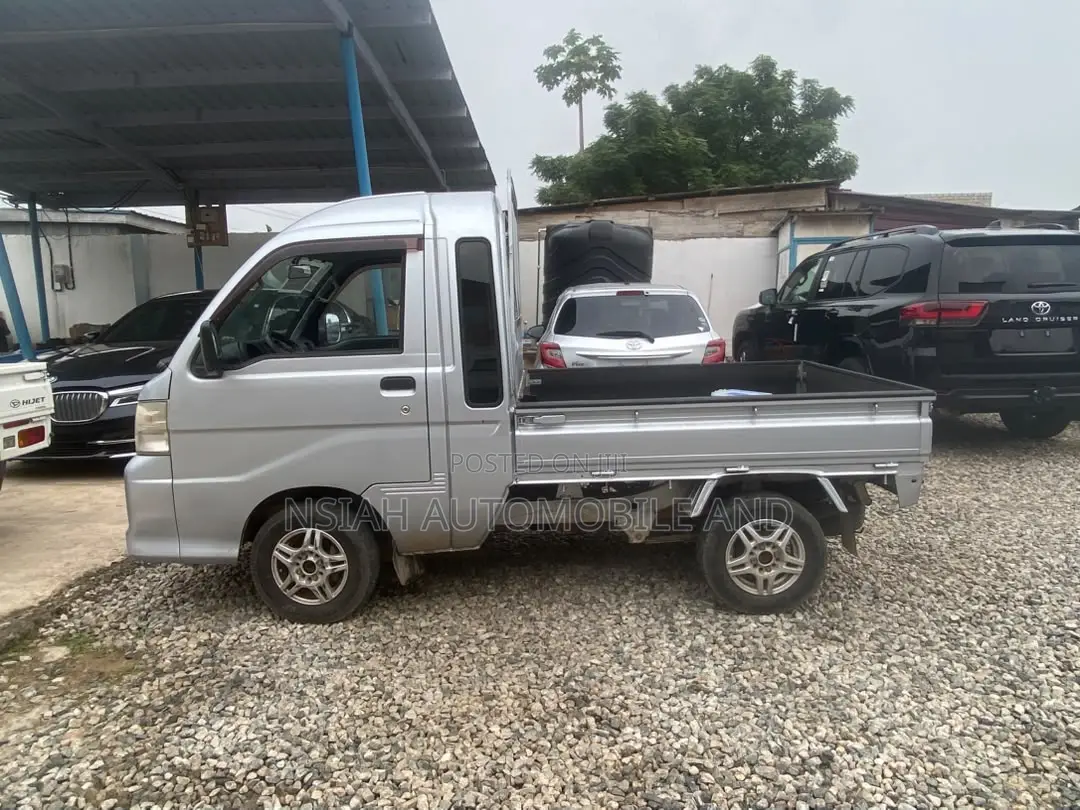 Daihatsu Hijet 2012 Silver