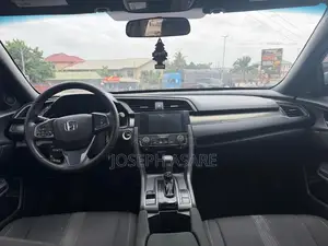 Honda Civic LX Hatchback 2018