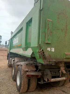 Sinotruk HOWO Tipper Truck 2015 Green for Sale