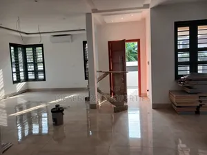 5bdrm Duplex in Spintex Road Manet:- for rent