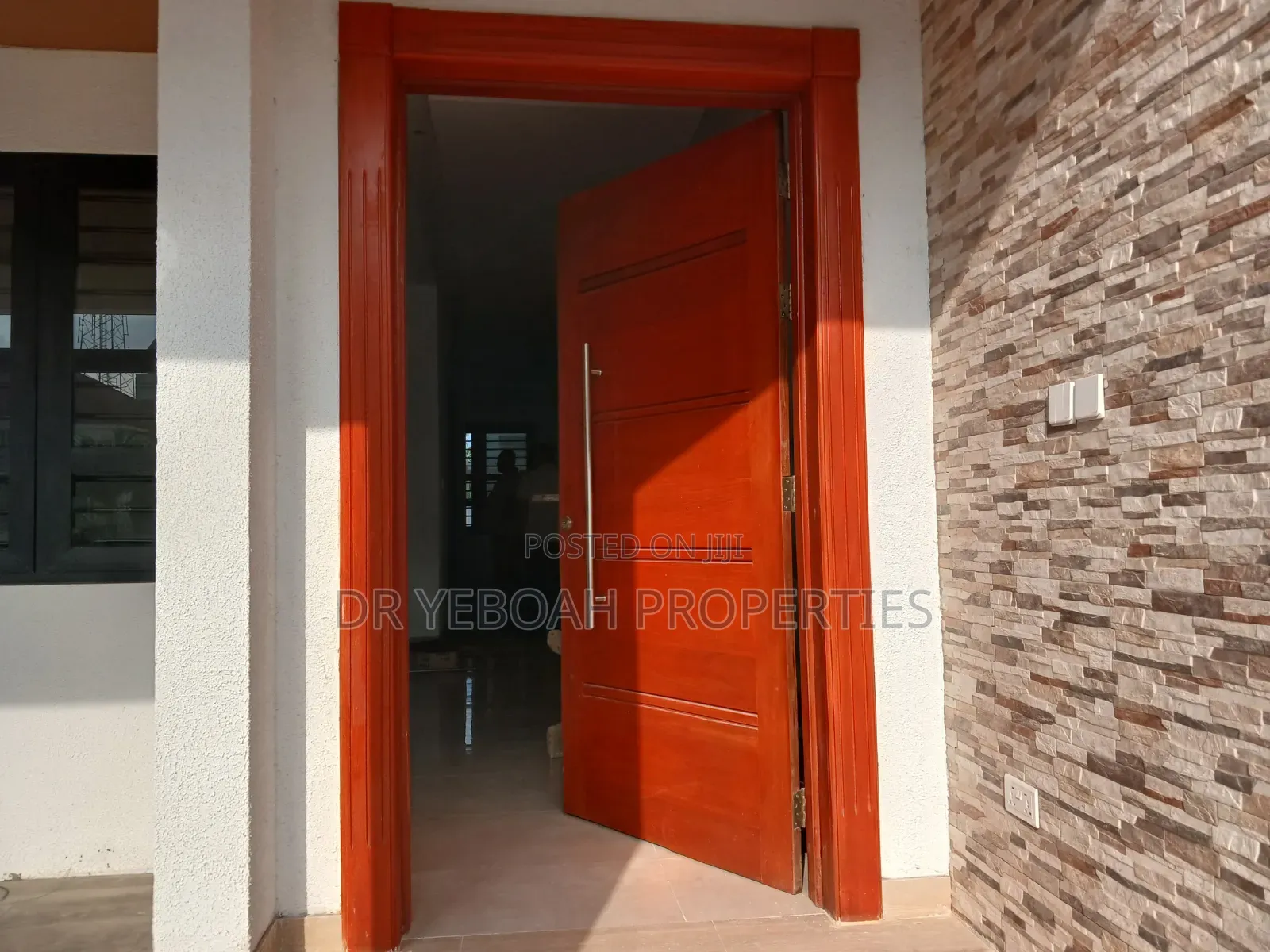 5bdrm Duplex in Spintex Road Manet:- for rent